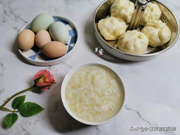 学生早餐，我把包子这样做，热乎乎的，味美营养，不用去店里排队