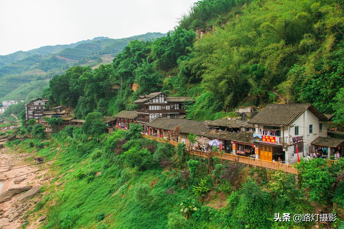 贵州地无三尺平下一句,贵州地无三尺平的介绍