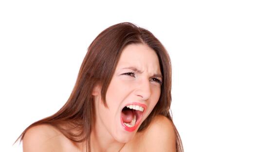 眼睛下面的泪沟怎么去,眼睛下的泪沟怎么去除