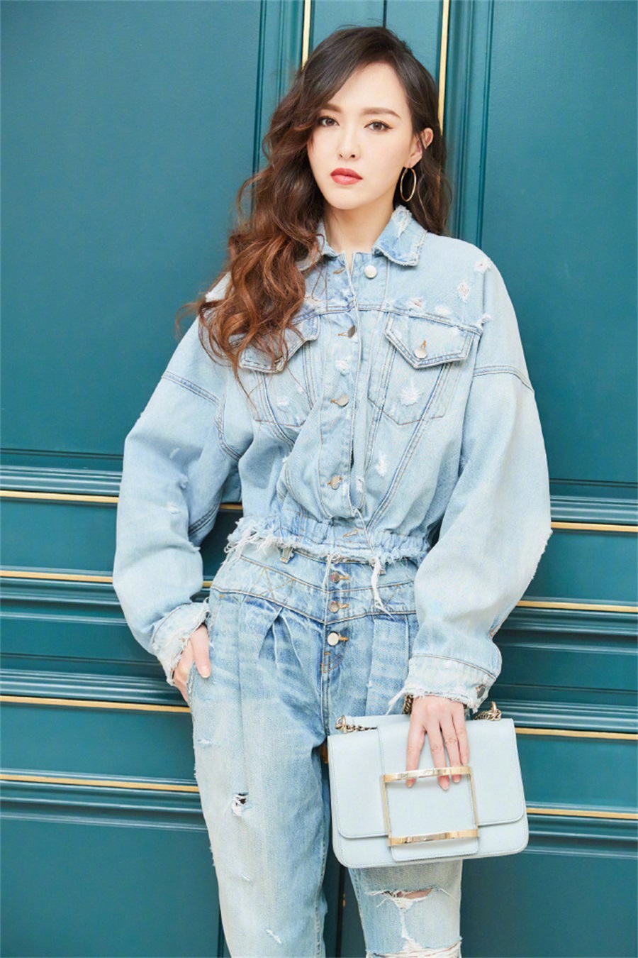 唐嫣粉色西装造型气场全开,难怪35岁的唐嫣穿衣风格惊艳