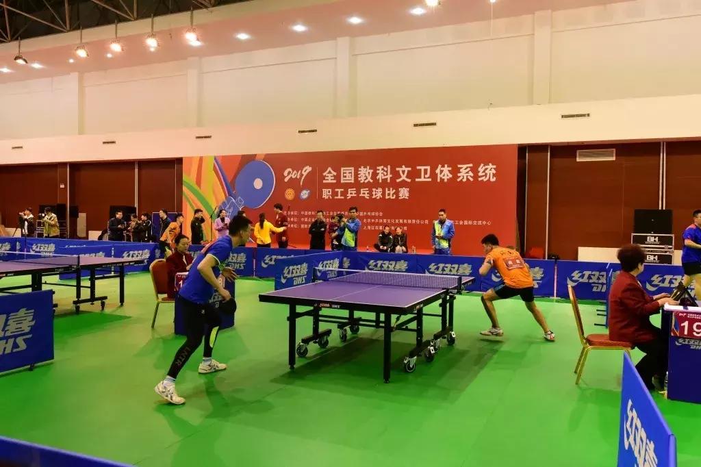 蔡振华副主席开球！