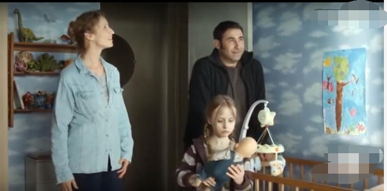 男孩背后长了一只翅膀,男孩身上长了一对翅膀是什么电影