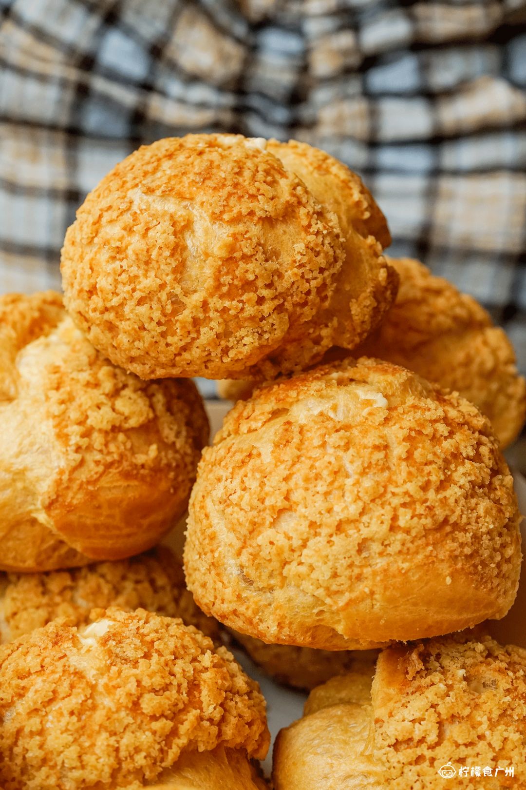 冰淇淋泡芙，3块钱1个，嘿嘿