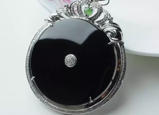 黑色玉石都有哪些,黑色玉石有哪几种怎么分