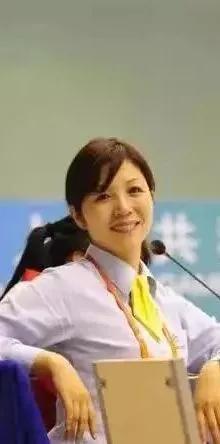 运动会的健儿们加油,赛程结束给队友们加油鼓气