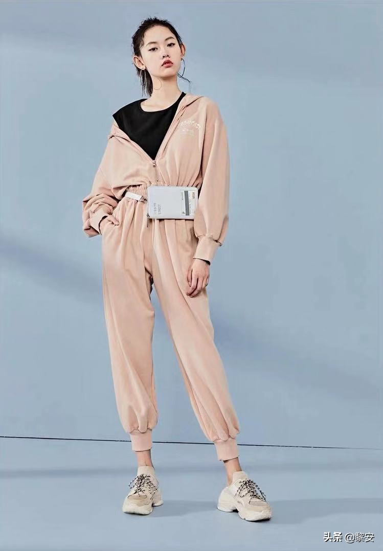 林允穿高档运动鞋,林允穿什么运动鞋