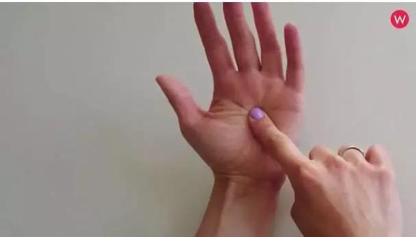 每天锻炼十分钟改善肩周炎颈椎病,每天五分钟治疗颈椎肩周炎的视频