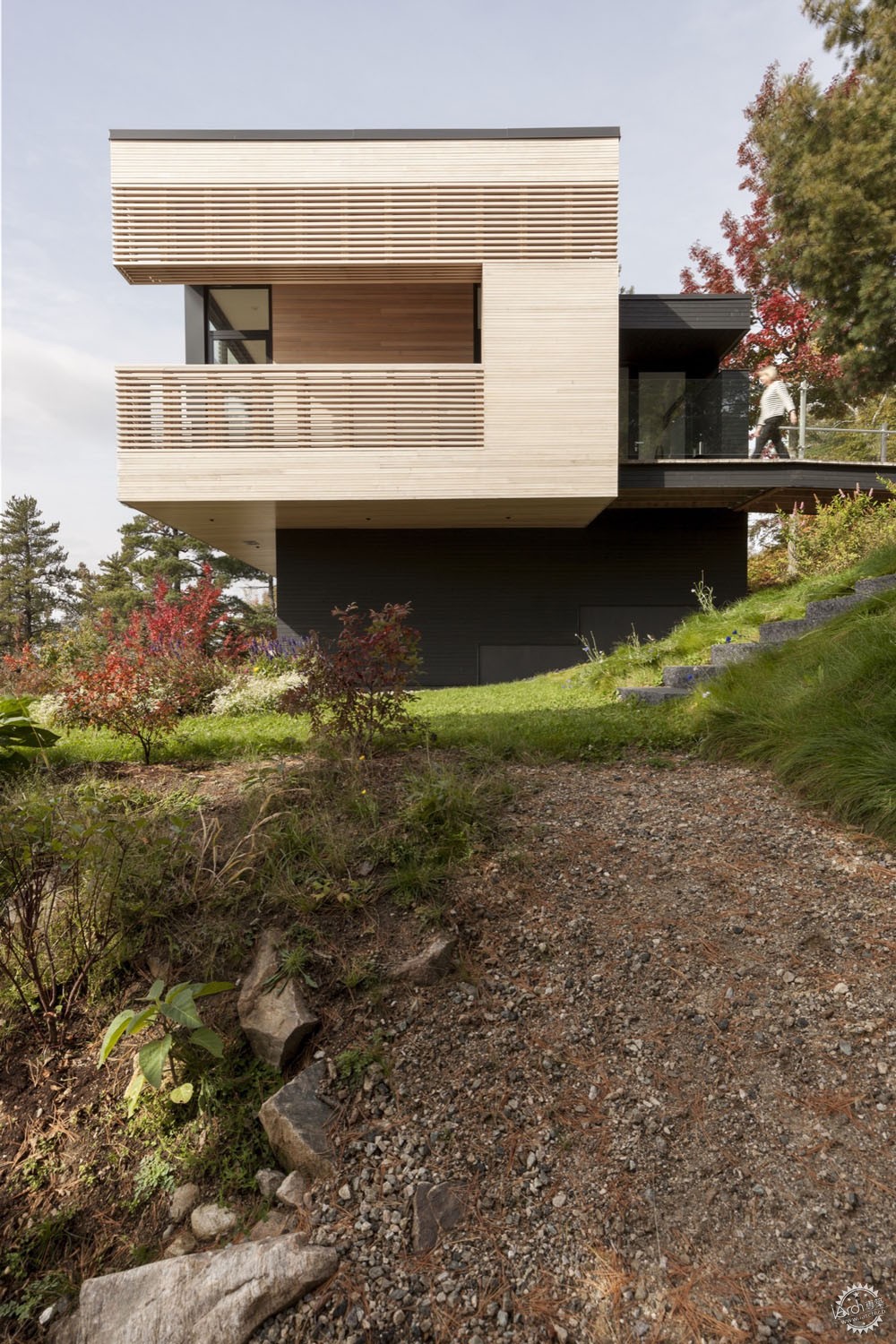 悬崖别墅结构,挂在悬崖峭壁上的房子