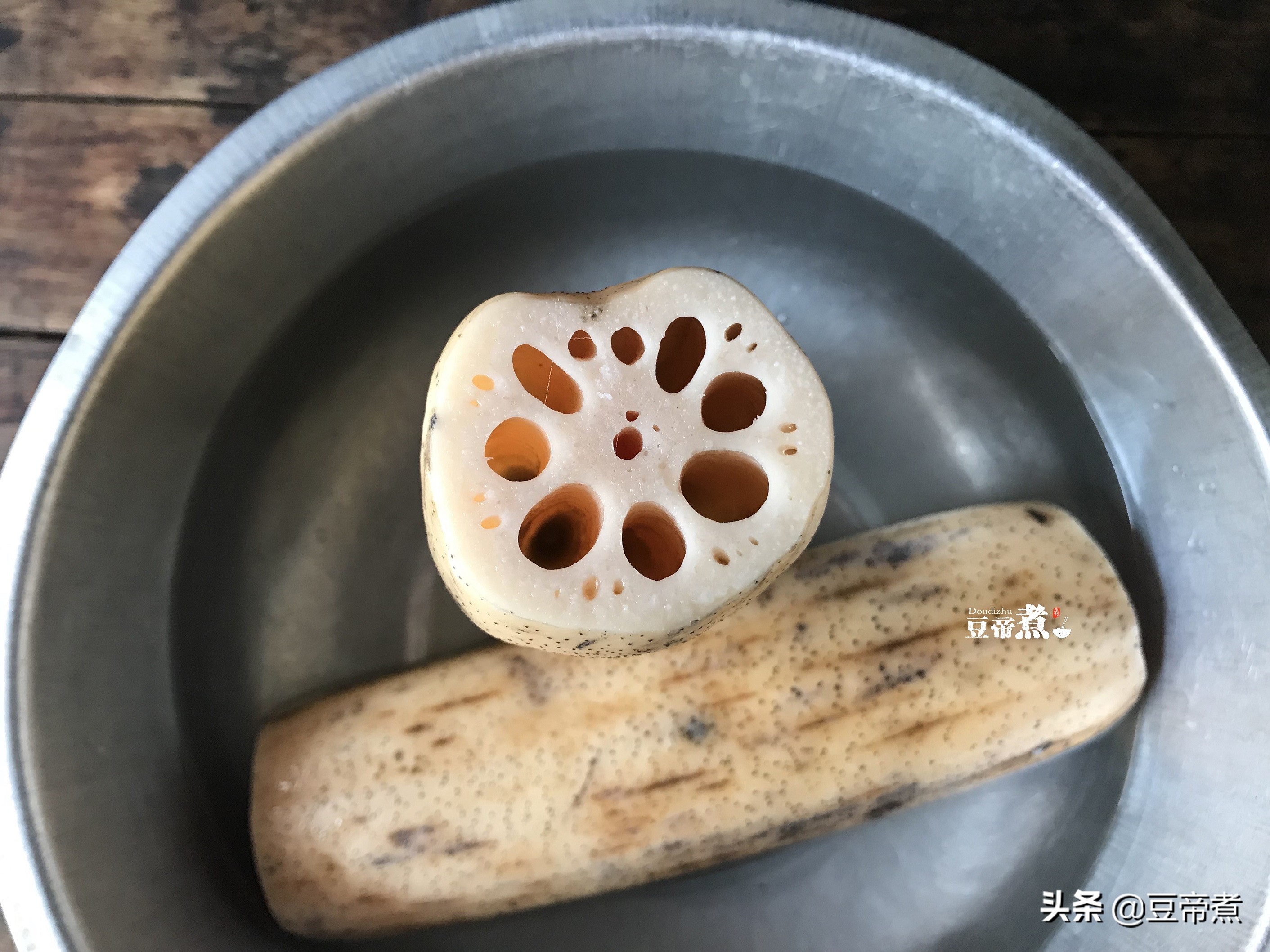 莲藕怎么炒清脆好吃,莲藕怎么样炒才不变色