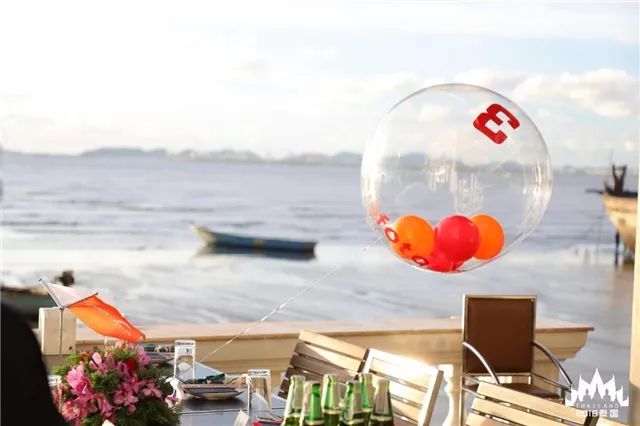 你用1700买了衣服，你用1700吃喝了;我用1700加入云