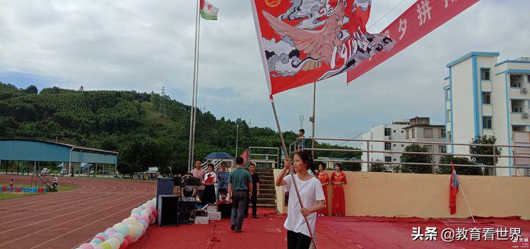 广西柳城中学“19扬帆起航圆梦2022”2019级高二升高三授旗仪式