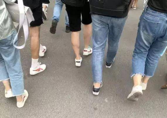 国产小白鞋设计感,设计感潮流小白鞋