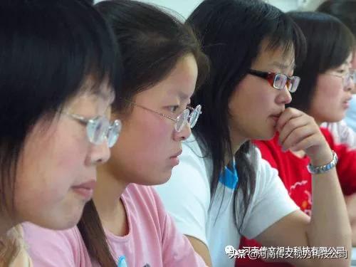 近视眼镜要一直佩戴吗,普通眼镜可以不全天佩戴吗