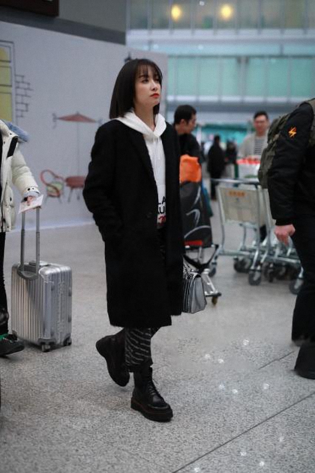 适合配中长款大衣的鞋子,冬季适合搭配大衣穿的鞋子