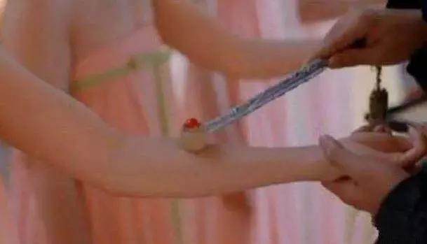 欧洲束腰比中国裹脚更可怕,古代束腰裹脚有多残忍