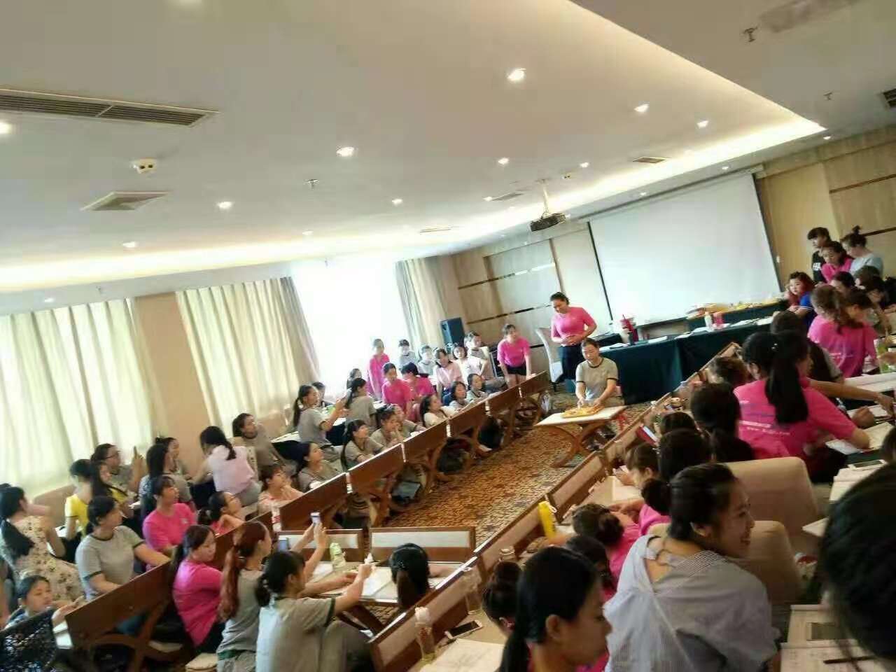 楂樼骞兼暀鍔犵洘,鐗硅壊骞兼暀鍔犵洘