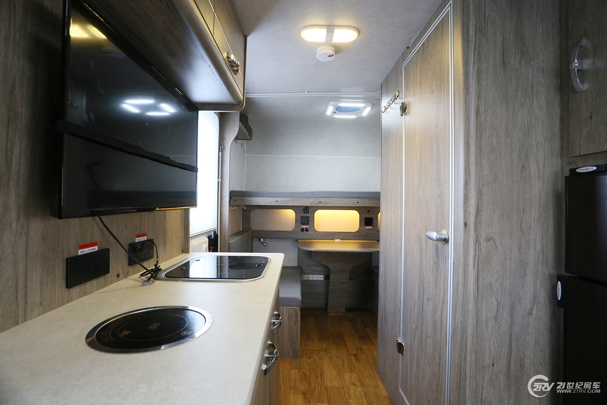 拖挂式房车价格10万左右睡两人,顶级双轴高端9.7米拖挂房车