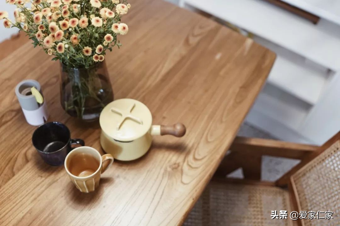 她买下32㎡上海老旧学区房，为女儿打造小桃园，还有超舒适大庭院