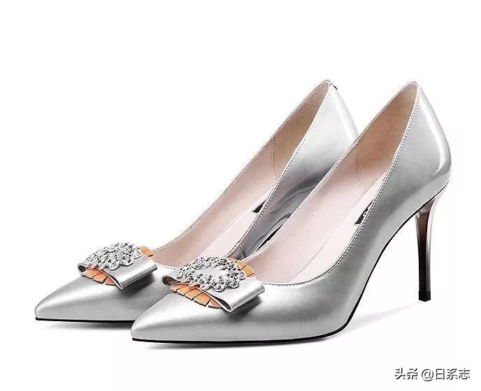 高跟鞋穿上挤脚不舒服怎么解决,高跟鞋穿多了有什么问题