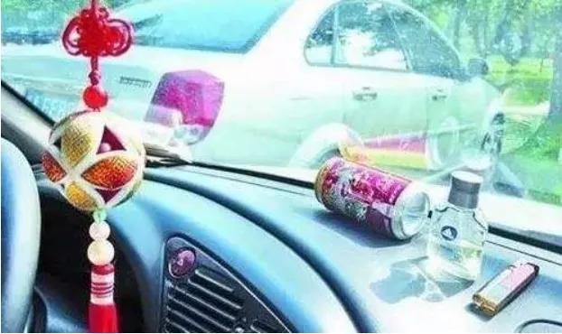 汽车玻璃突然自爆可以查出原因吗,汽车玻璃自爆原因有哪些