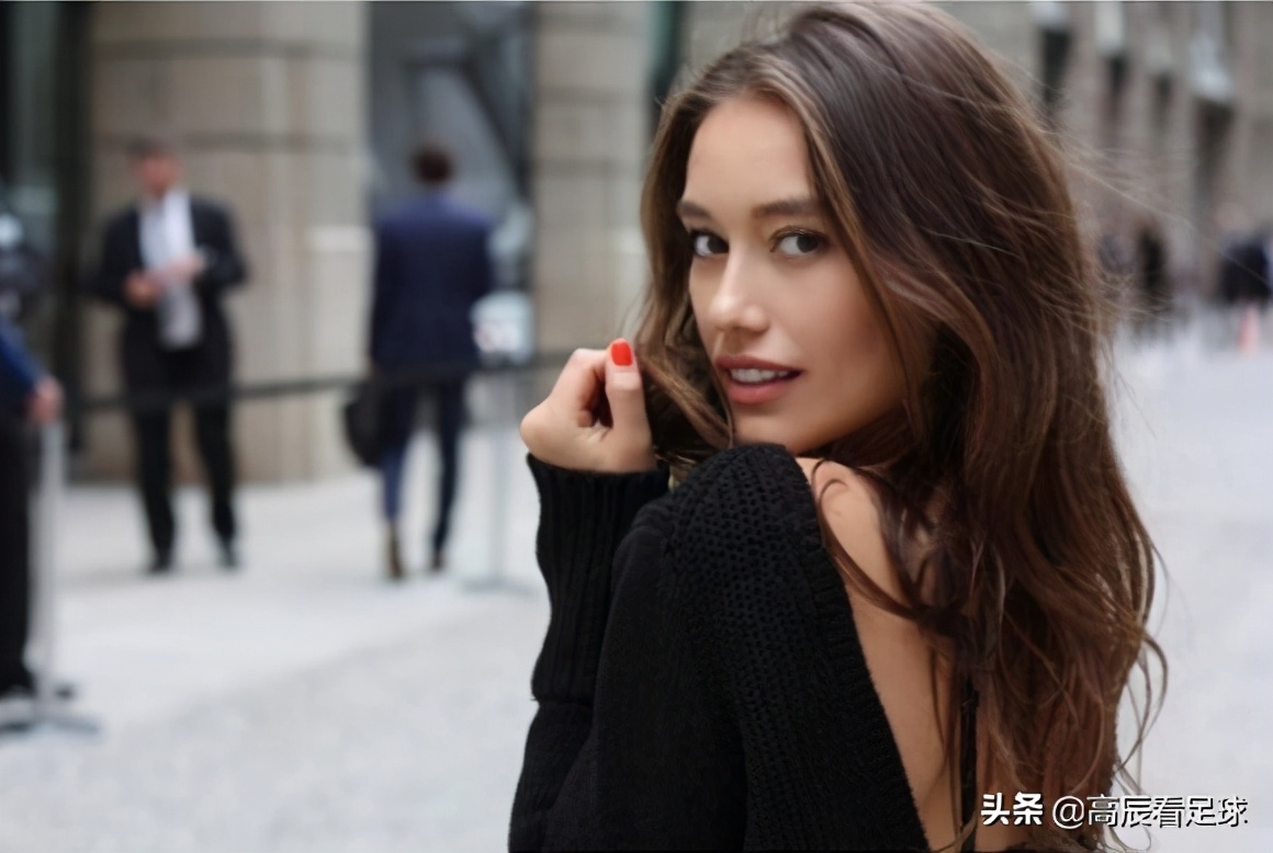 俄罗斯网球运动员莎拉波娃退役,32岁的网球女神莎拉波娃宣布退役