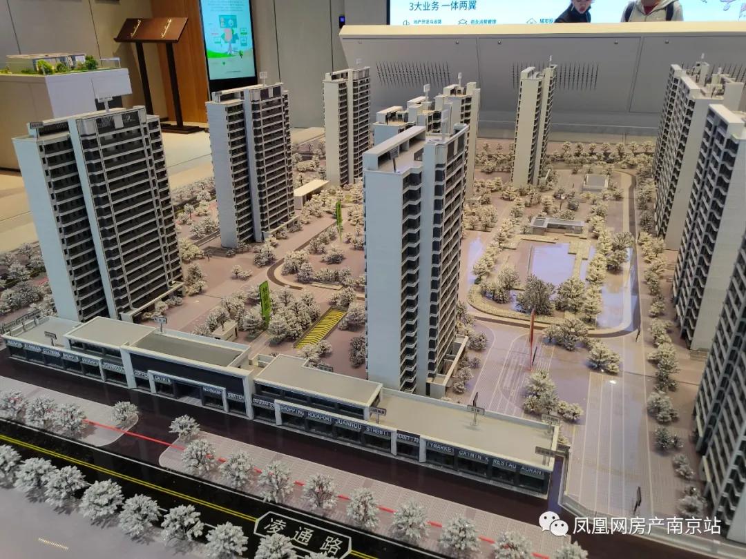 小区的开心农场,小区住户在院内玩开心农场