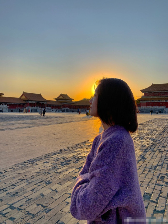 懒理关系户吐槽，孙俪妹妹晒与姐姐同款秀姐妹情，打卡故宫气质赞