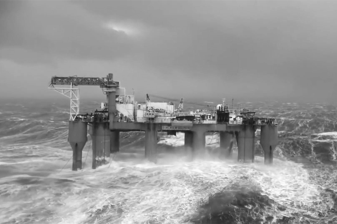 海底钻井平台倒塌,海上酒店坍塌