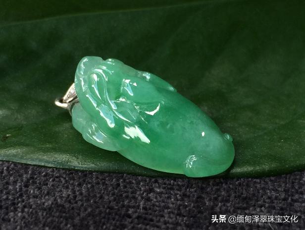 翡翠貔貅的佩戴方法,貔貅是不能随便乱戴的!你知道吗?
