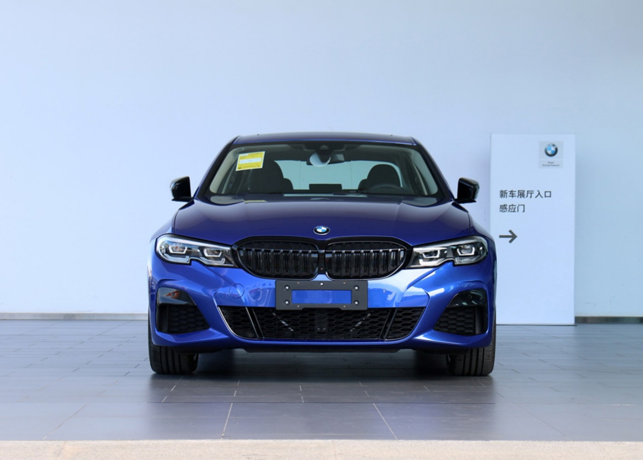 华晨宝马320/330，售价为29.39-31.89万元，满足大多数人喜好