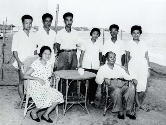 无情真豪杰?毛主席一场战争改名李德胜,对人民对家人要真情相待