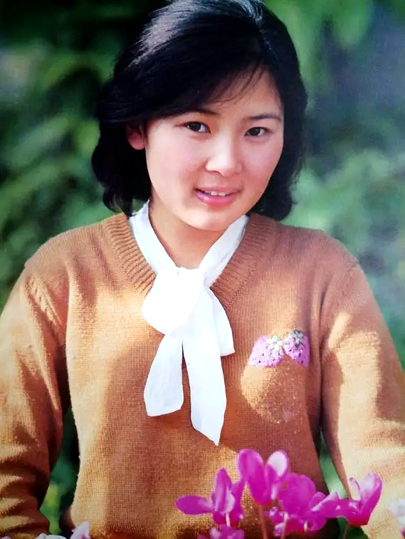 80年代著名女演员，与达式常周里京同获金鹰奖，息影多年近况如何