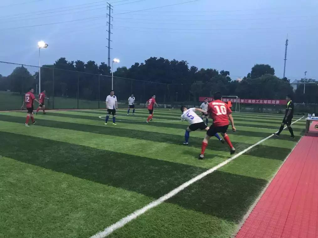 凝集团结力量，赛出自我风采——记峰参加第二届职工足球联谊赛