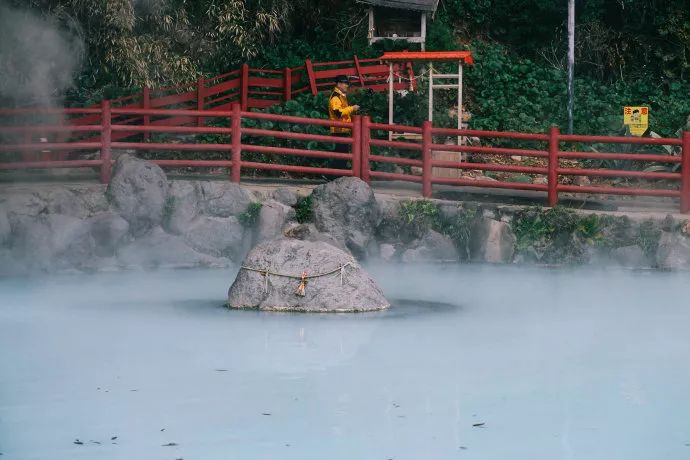 日本地狱谷温泉脏不脏,日本三大温泉之一有名的草津温泉