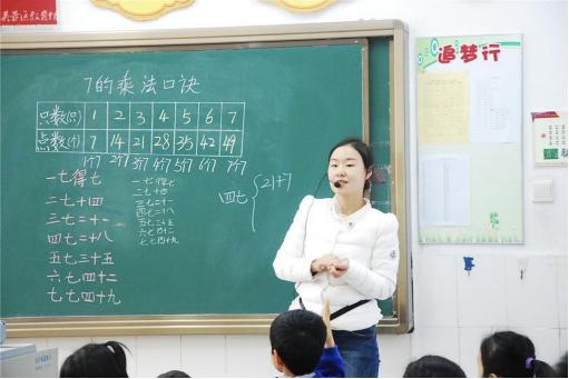 班主任直言：“数学好”的女生，大多有3种特质，学渣装不出来