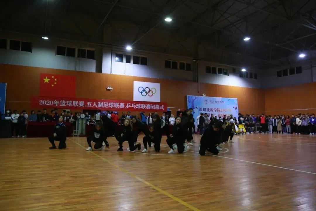 举行乒乓球足球篮球比赛,感恩篮球季