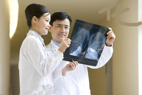 被撞肋骨骨折保险公司赔偿多少,车祸肋骨骨折保险公司赔偿案例