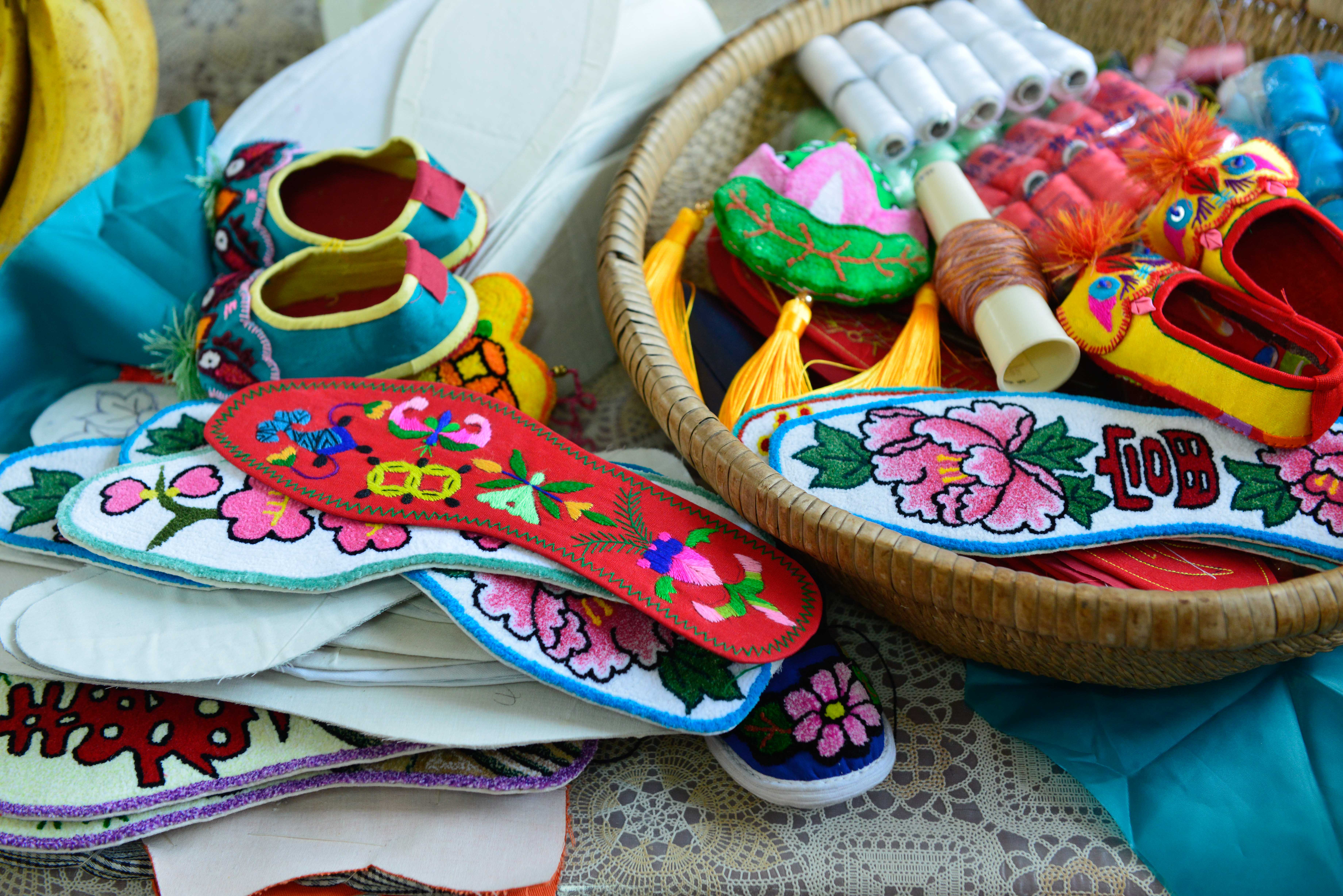 独一无二的手工绣鞋垫,手工刺绣鞋垫全部过程