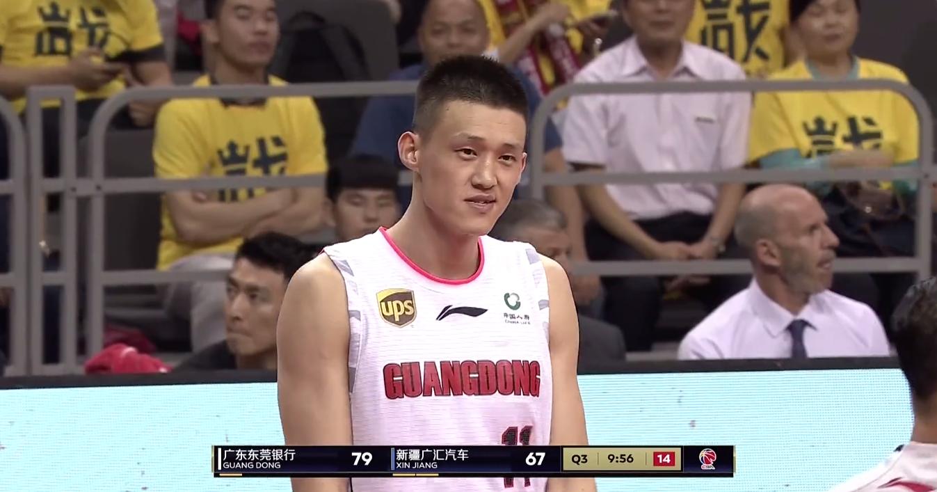 主教练在场边喊什么,主教练在场边作用大吗