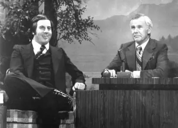 这个宇宙级*子骗**骗过了全世界,最终却败给了爱情!