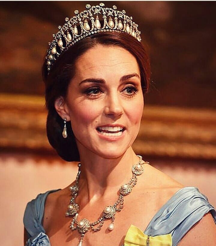 凯特国宴珠宝图片,凯特加冕礼银丝花冠