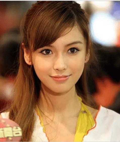 女星出席活动走光成常态，范冰冰是经常性，最意外的应是赵丽颖