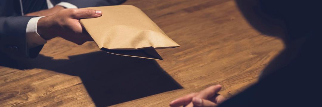 EMC销售贝某受贿93.5万元，判33个月