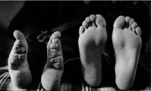 三寸金莲的缠足详细过程,三寸金莲裹脚的真实过程