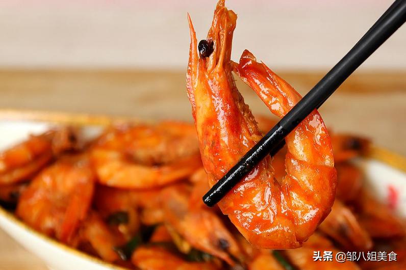 油焖大虾怎么做才最好吃,油焖大虾的最正确的做法