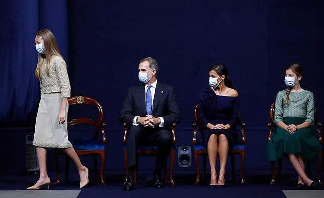 西班牙王室莱昂诺尔公主近况,西班牙王室圣诞贺卡