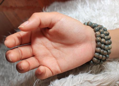 手脱皮好了又脱皮是什么原因,手脱皮是什么原因引起的怎么治疗