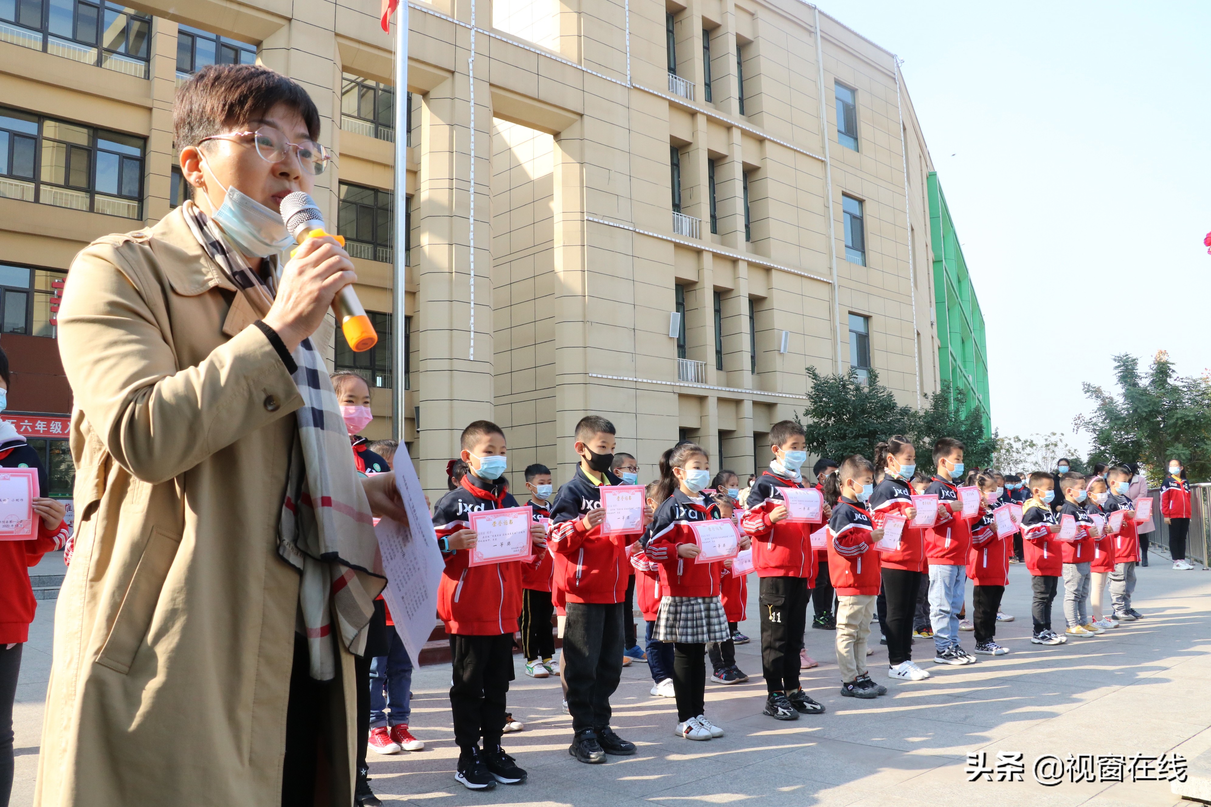 教室变废为宝小学生制作,变废为宝的小手工小学一等奖