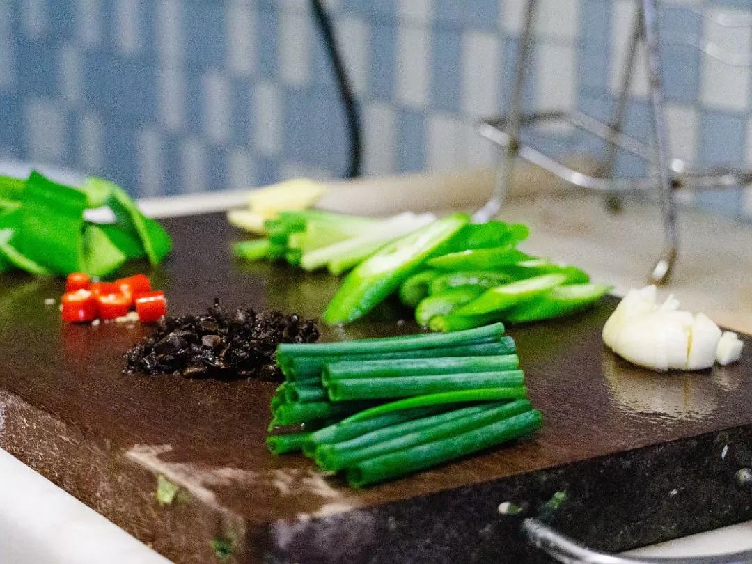 砂锅可以做焗菜吗,砂锅焗大虾花蛤金针菇