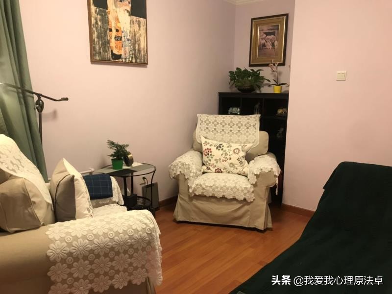 在家经常赤裸,天气太热?放飞自我?还是……